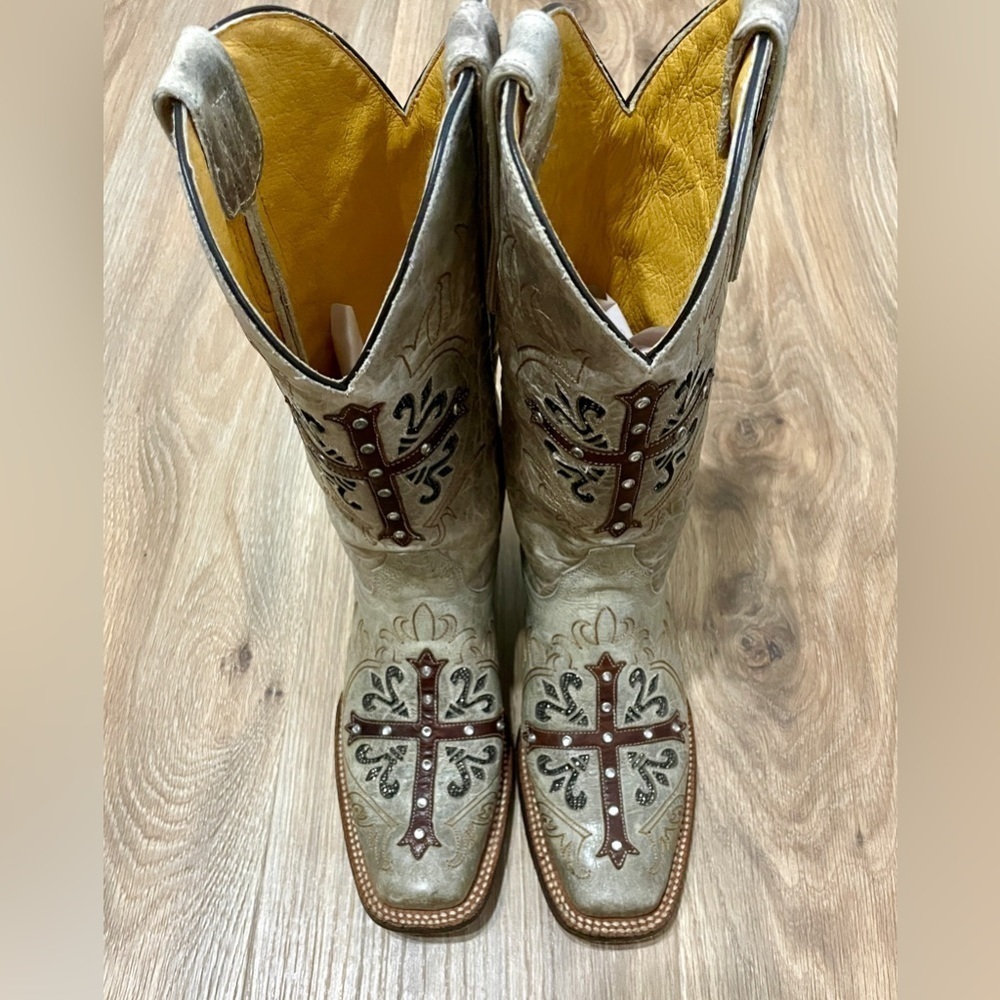 Cavender’s Square Toe Faith/Cross Women’s Boots size 7 EUC